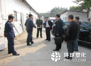 執(zhí)法人員嚴(yán)防無證泡沫塑料加工廠“死灰復(fù)燃”